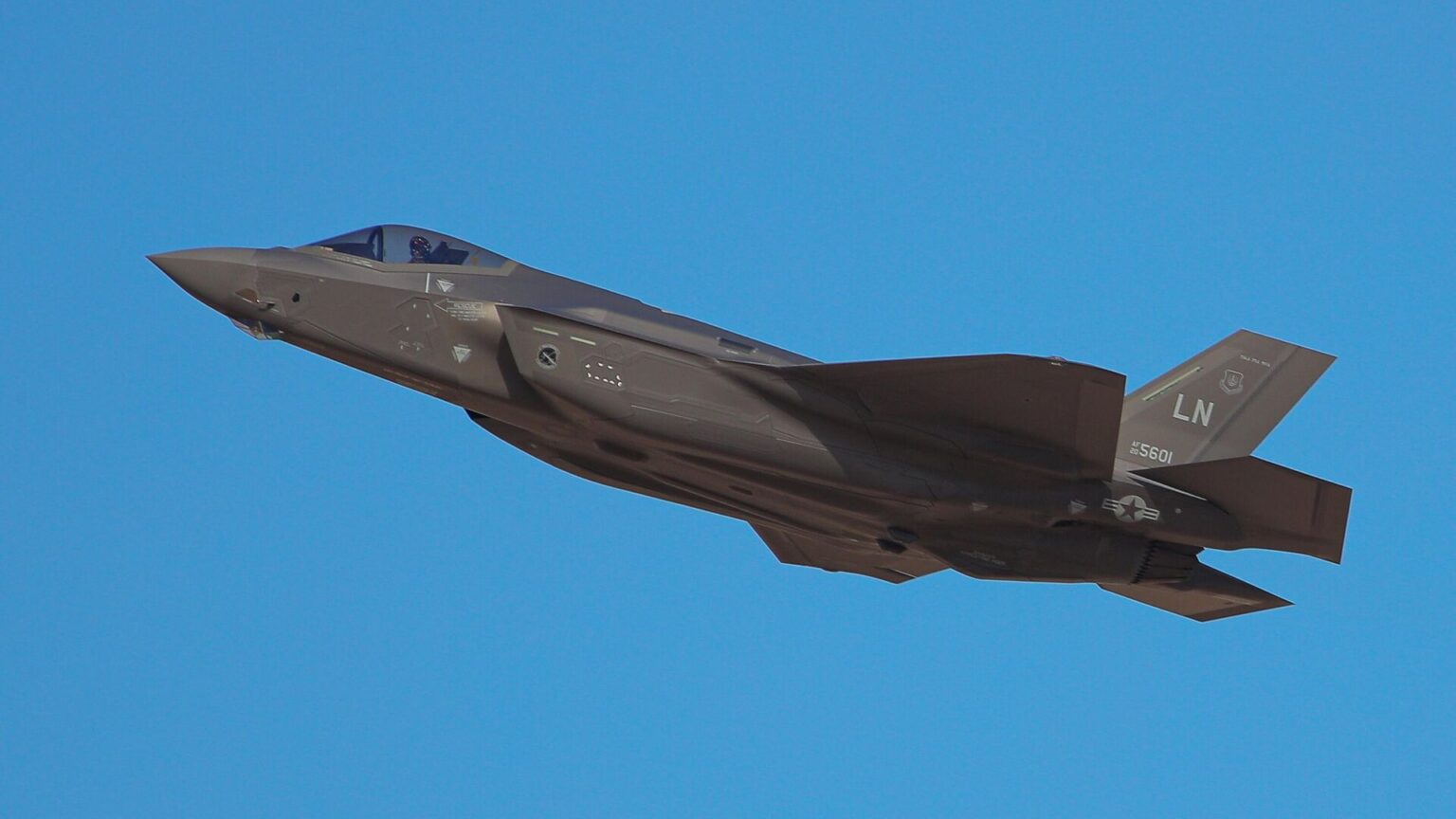 В Данию прибыли еще три истребителя F-35