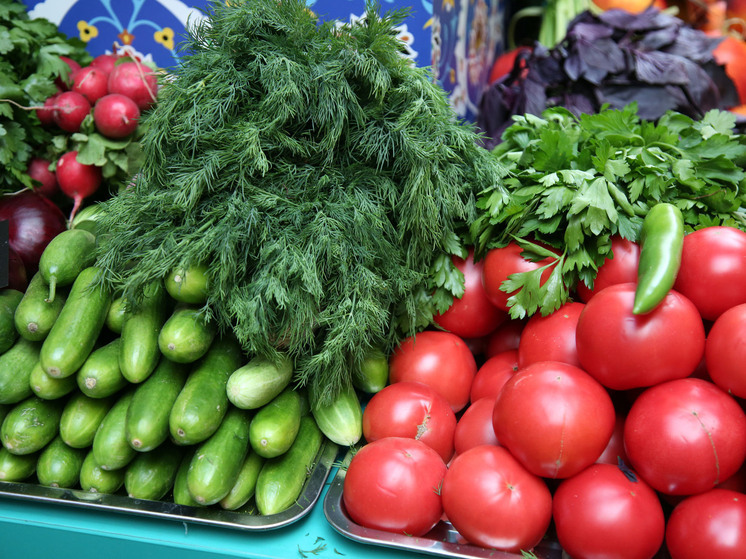 Цены на огурцы и помидоры бьют рекорды: эксперты предупреждают, что это не предел