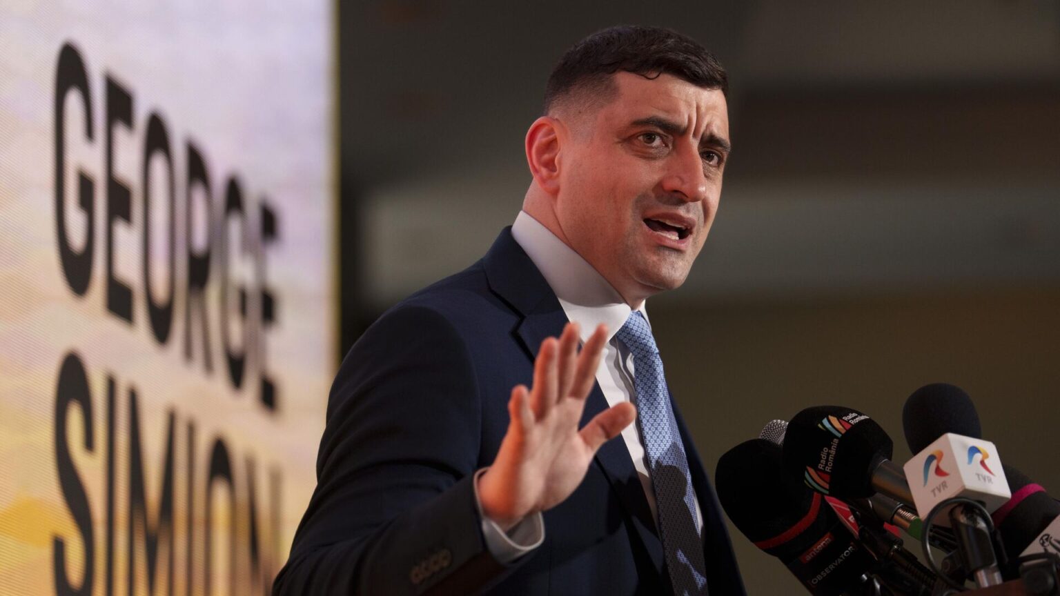 Кандидат в президенты Румынии обвинил Францию во вмешательстве в выборы