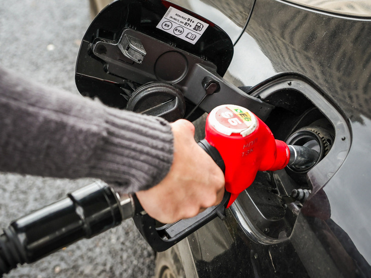«Придержать бензин дома»: сможет ли правительство не допустить роста цен на автозаправках